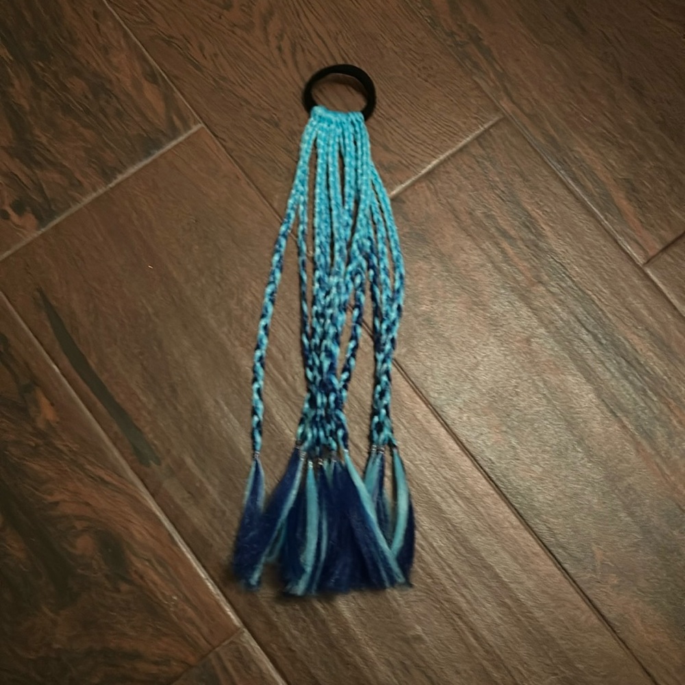 Hair tie